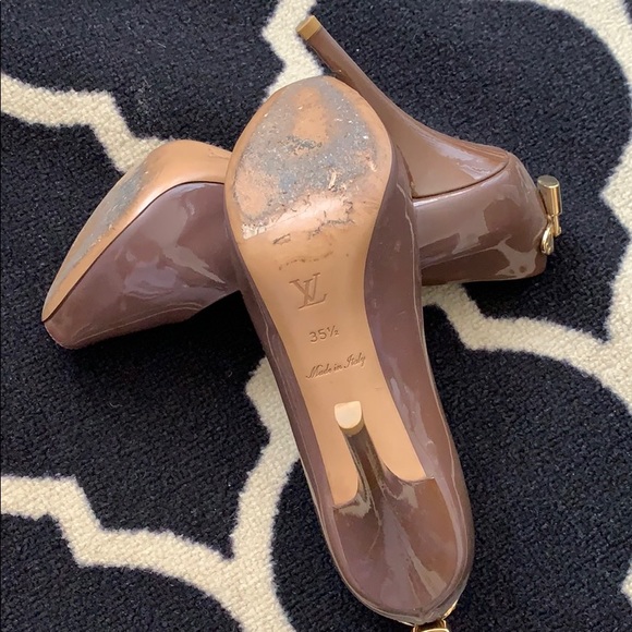 Louis Vuitton Shoe - Picture 2 of 2